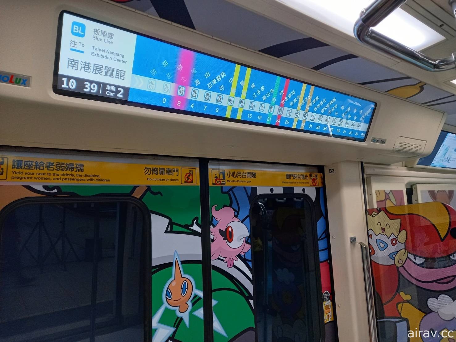 滿滿都是寶可夢！北捷板南線「Smart Display Metro 數位列車」今日上路