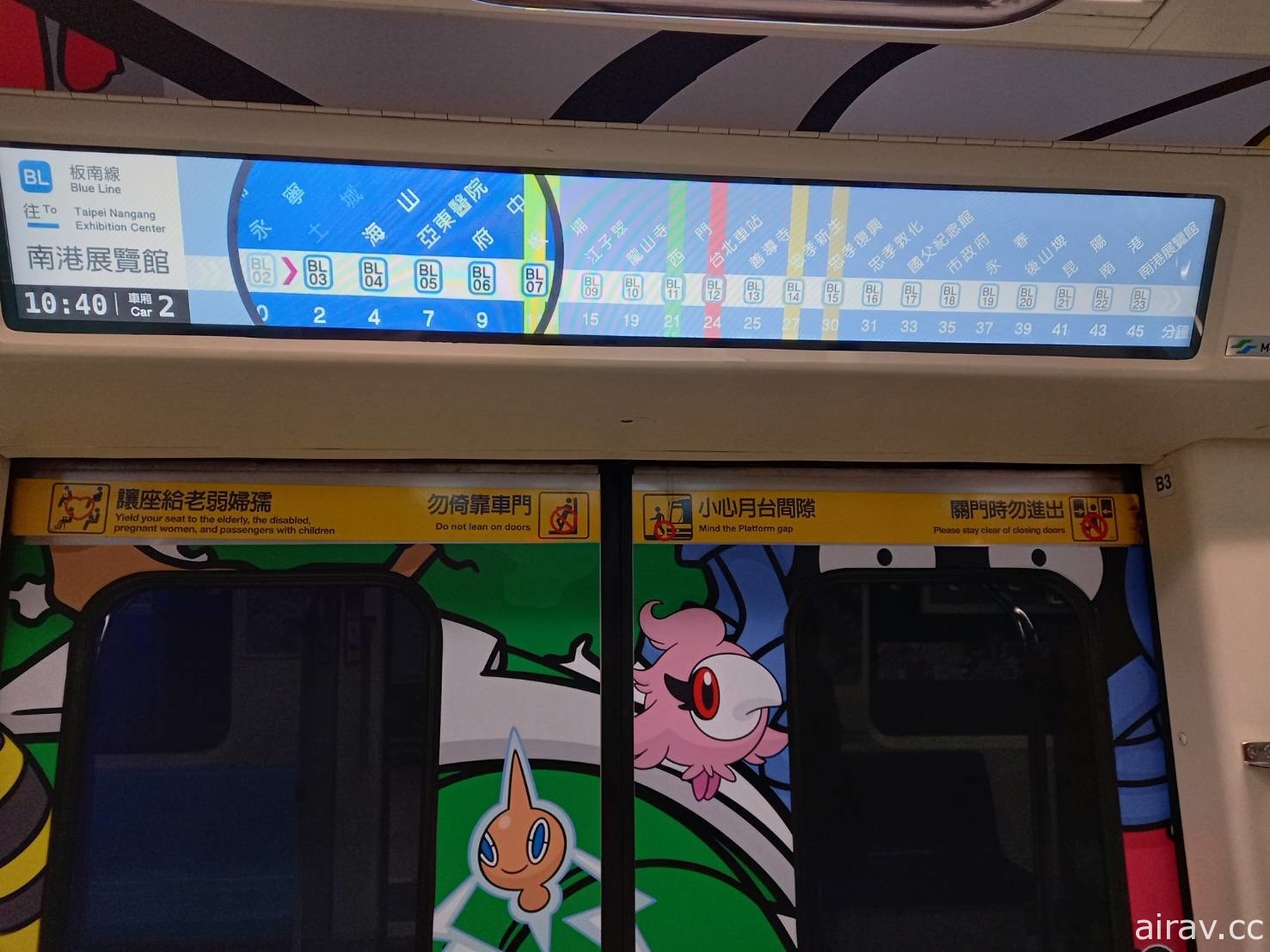 滿滿都是寶可夢！北捷板南線「Smart Display Metro 數位列車」今日上路