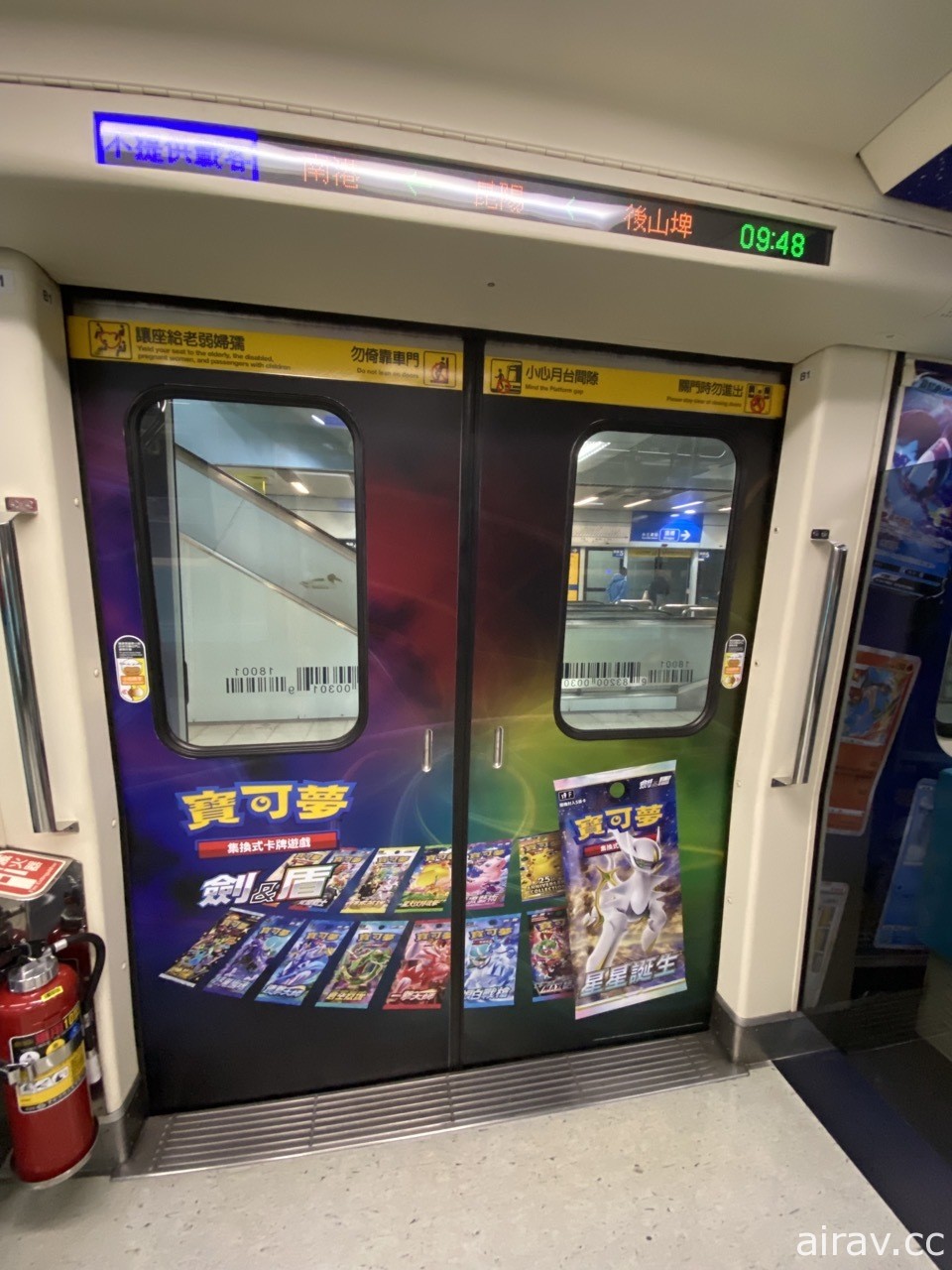 滿滿都是寶可夢！北捷板南線「Smart Display Metro 數位列車」今日上路