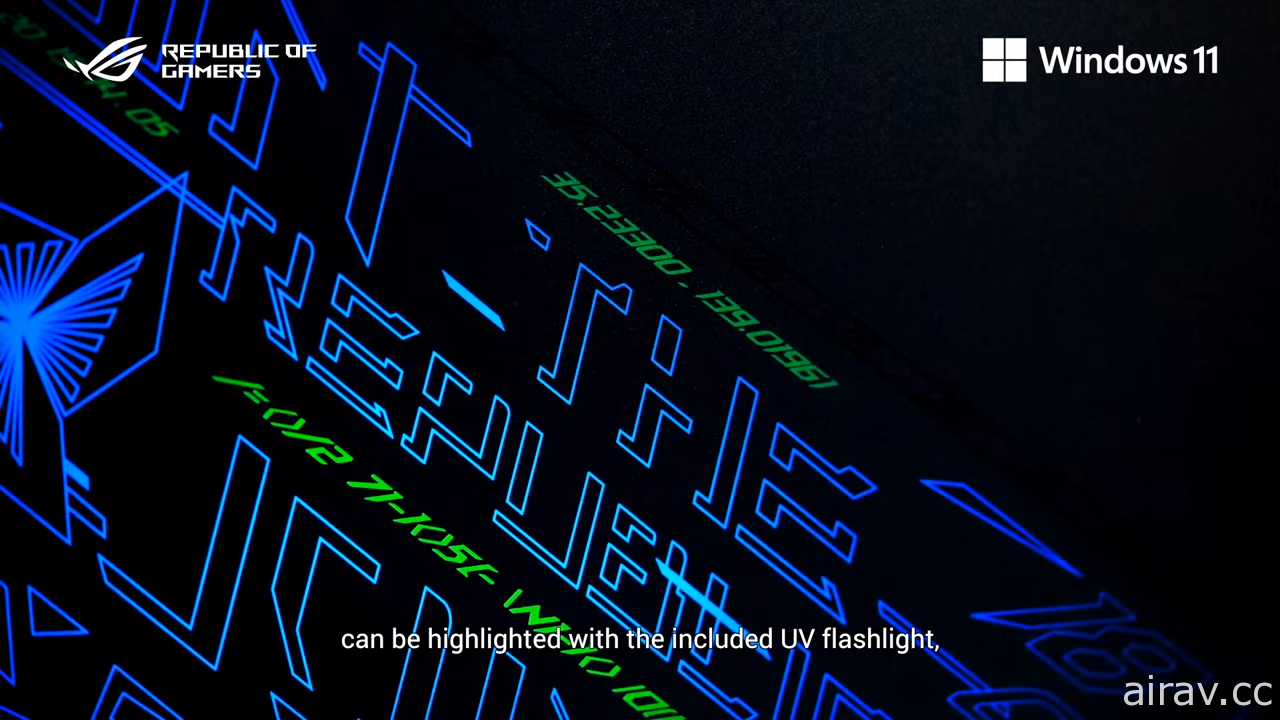 ROG 公開首款採隱形噴墨、照射才顯現電馭文的新筆電 Strix SCAR 17 SE 與電競配件